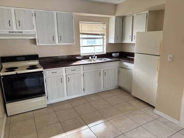$1,500 / 2br - 750ft2 - Vero Beach - Bright, Open 2 bedroom (41st Avenue & 18th Street)63799908780929122