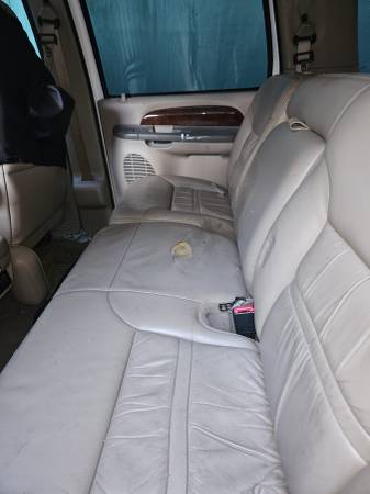 2000 ford excursion 200k runs strong - $2,800 (midwood)63654720590467121