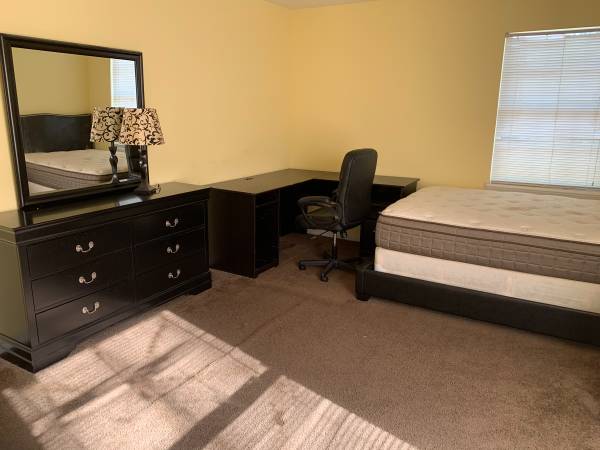 $700 / 200ft2 - Room for rent at Oakleaf (Orange Park)63377601543171121