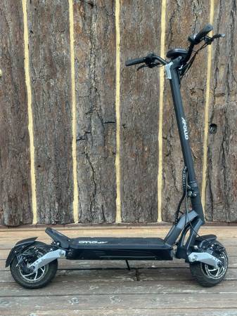 Apollo Phantom v4 Electric Motor Scooter 1