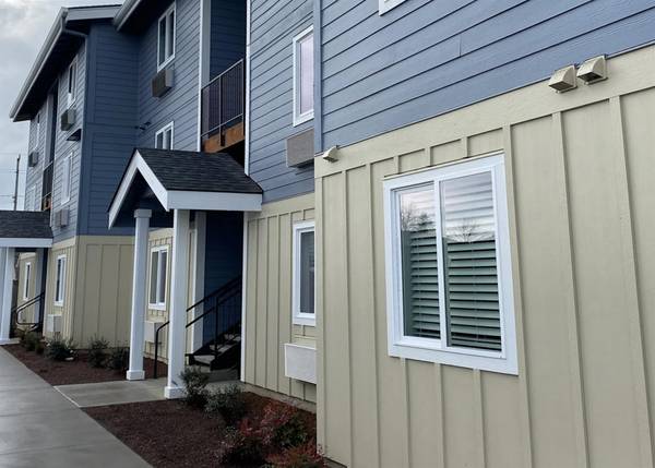 $1,350 / 1br - Historic, Pet Friendly 1 Bed - Tons of Nearby Entertainment & Shopping (Queen Ave in Santiam)63945102109955123