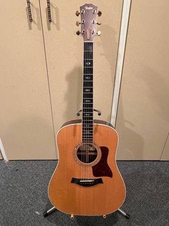 Taylor 810 Deadnaught w/Pick-up 1