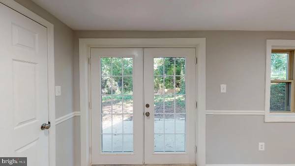 $1800.00 / 2br - Newly Renovated 2 BR in College Park Woods63779126809347122