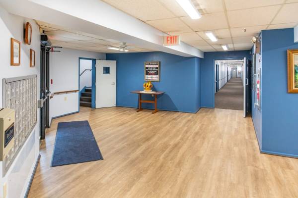 1B/1B, Ceiling Fan, Window Coverings 1