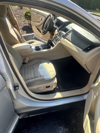 2015 Ford Taurus - por propietario - $3,300 (Yonkers)63614024174083123