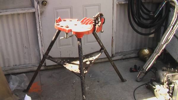Ridgid tripod pipe vice 1