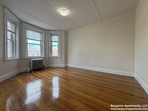 $2,175 ** NO FEE ** Fenway studio includes Heat HW. Flexible lease start date (Fenway)64213539039874122