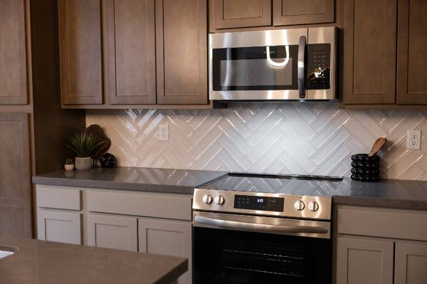 $1915.00 / 1br - 845ft2 - Corner One Bed, One Bath Apartment With Beautiful Views63982131449859124