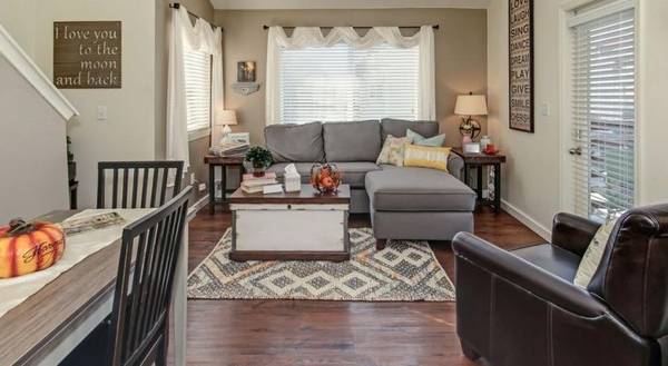 $1,345 / 1br - 720ft2 - Techos abovedados de 9 pies, Internet incluido, características mejoradas (Lusk District Boise)63794895738113120