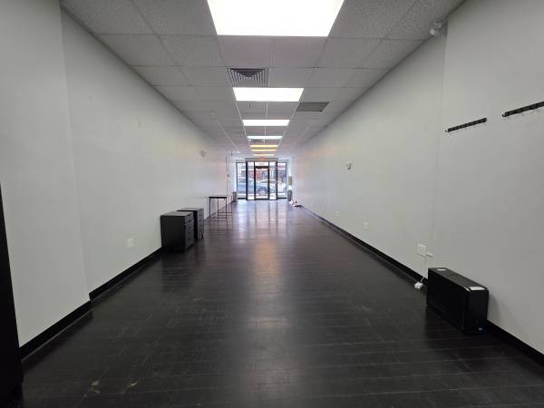 $1,950 / 1200ft2 - Disponible ahora – ¡Local comercial en planta baja en el centro de Worcester en Main! (Worcester)63825126673281122