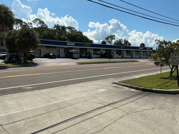 $1,000 / 10800ft2 - Large retail space1080 ft.² high traffic, Titusville Central air condi (4911 south Hopkins ave Titusville  Florida)63823721168515120