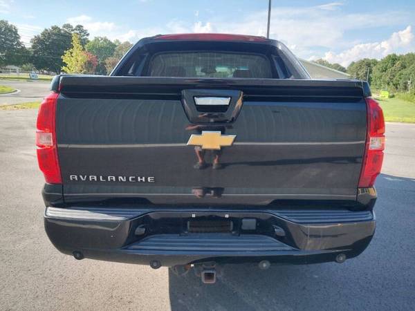 2013 Chevrolet Avalanche LTZ Black Diamond 4WD - $8,000 (We offer a no-hassle sales environment!)63502490970627122