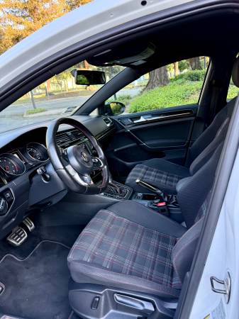 2017 VW GTI Sport – CARFAX limpio • Recién revisado - $17,000 (santa clara)63470897974017122