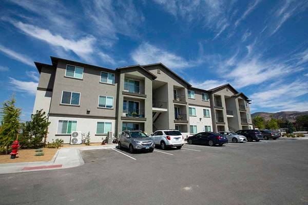 $1,415 / 2br - 910ft2 - Group Exercise and Yoga Area, Dog park, 2/bd 1/ba (600 Geiger Grade Road, Reno, NV)63992637977858121