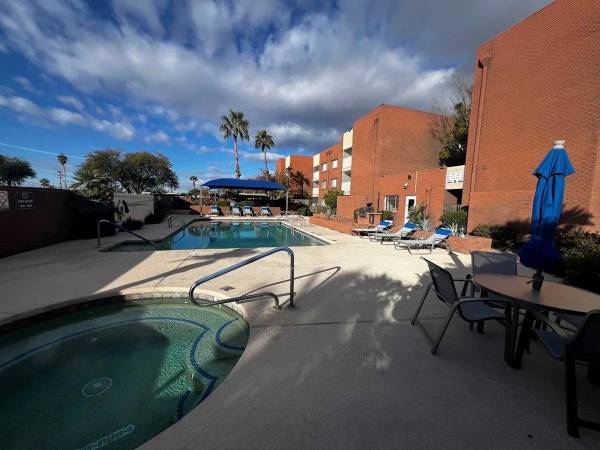 Central A/C & Heating, On-site Laundry Center 1