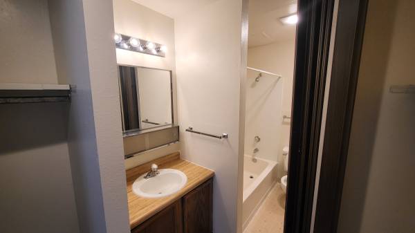 $1,470 / 2br - 840ft2 - Enjoy incredible views at Alpine! 2 Bd, 1 Ba, 840 SqFt! (Anchorage - Midtown)64004785783811123