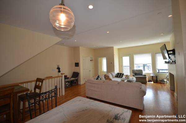$5,800 / 4br - **BRIGHTON-HUGE 4 BED-3.5 BATH, GARAGE PARKING, IN-UNIT LAUNDRY! (Brighton)63856447334019124