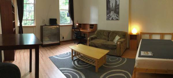 $1,780 Large semi studio + INTERNET IN killer location next to subway, bus (Greenpoint-Wiliamsburg)63661221406849120
