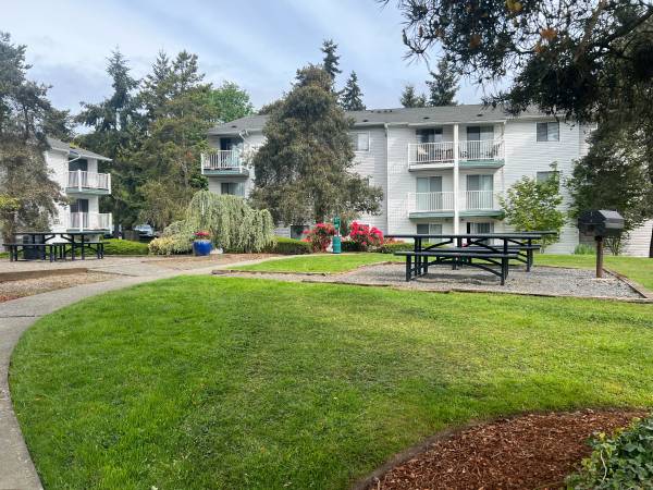 $1,695 / 1br - 680ft2 - ✨ Beautiful 1-BR with Patio/Balcony – Ready Now (Edmonds)63808084036867124