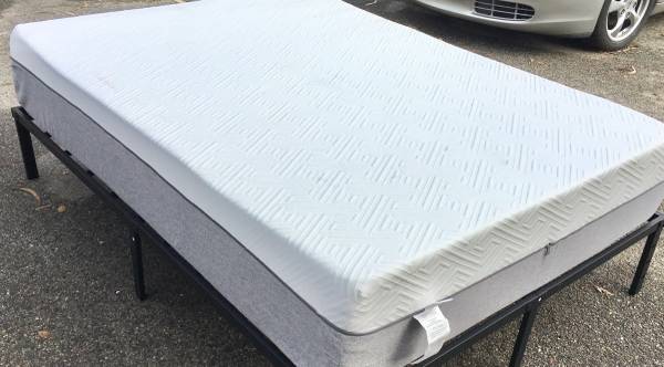 ***Full Size Memory Foam Mattress **** 1
