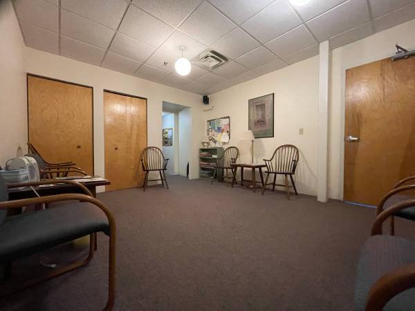 $425 / 205 pies² - Oficina con sala de espera compartida (Brattleboro)63314311233921124