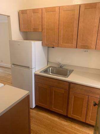 $1,525 / 1br - Lakeview’s Best Value! Bar None! HEAT INCLUDED! (Lakeview)63898600492546121