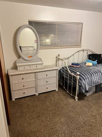$350 / 3br - 1500ft2 - Shared Housing (Rexburg)63952520053379123