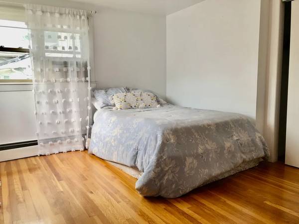 $1,200 / 5br - 144ft2 - Female tenant for spacious bedroom in Newton house - all utils include (Newton Center)63931250109571120