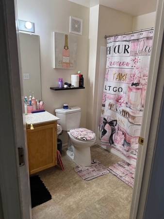 $750 / 1br - ¡1 dormitorio en alquiler! ¡Se prefieren mujeres solteras! (Alquiler a corto plazo disponible)63896392720642124