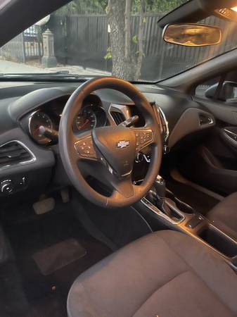 2019 Chevrolet Cruze RS - $6,900 (Winnetka)63618219786243124