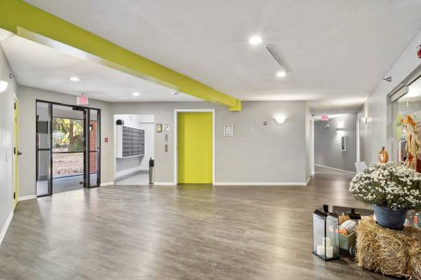 $1,560 / 2br - 1047ft2 - Air Conditioner, Controlled Access, Laundry Facility (12501 Portland Ave, Burnsville, MN)64048420737410121