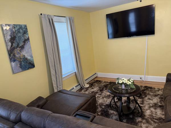 $1100.00 / 1br - Fully furnished Unit, WIFI Included64002829657091124
