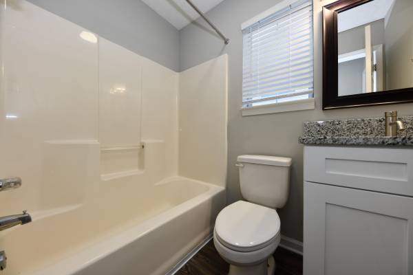 $1,699 / 3br - 1500ft2 - ¡Recibe $600 DE DESCUENTO en los primeros 3 meses! ¡El Roosevelt en The Adler! (Bowling Green)64018298239746124