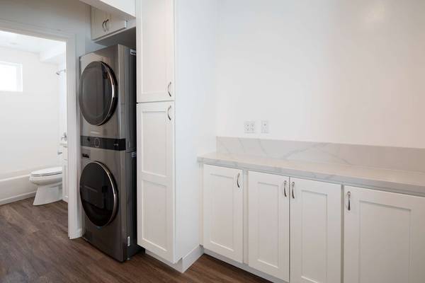 $2,295 / 1br - 574ft2 - ¡Disfrute de su nuevo y remodelado apartamento de 574 pies cuadrados, 1 habitación / 1 baño! (San Diego)63657108498945123