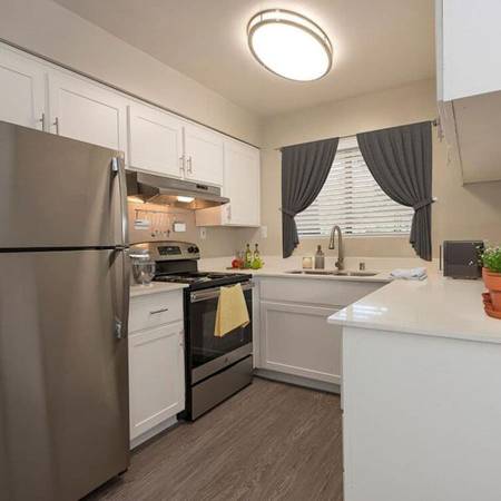 $1,852 / 2br - 1059ft2 - Pool, Microwave, Stainless Steel Appliances, Corner unit (Greenhaven/Pocket)63844740804097124
