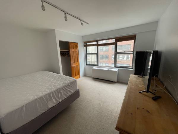 Habitación amueblada de $1,895 con baño privado: portero, ascensor, lavandería (Upper East Side)63874741494659120