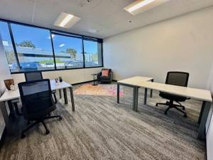 🚀 Your Perfect 5 Person Office Awaits! 🚀 Starting from $550 1