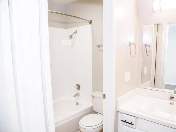 $1,535 / 1br - 480ft2 - Controlled Access Entry, 24-Hour Access Package Locker (Arden-Arcade)63844739173889121