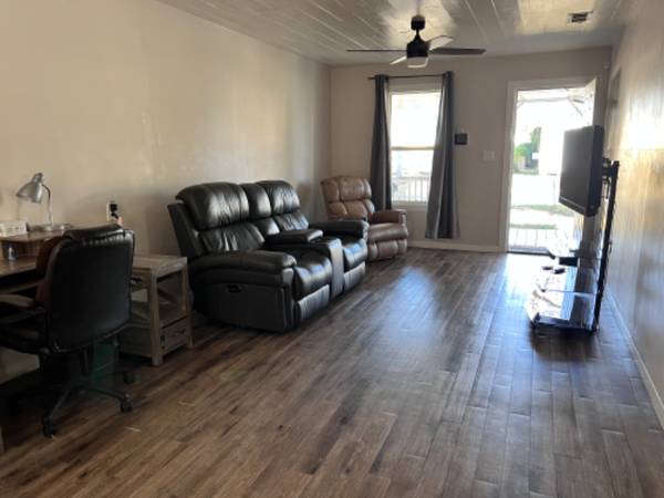 $1100.00 / 2br - Kenedy Home64036537822977122