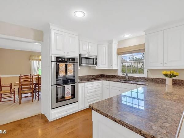 $950 / 3br - 3580ft2 - Well-kept 3-bed 2bath home with perfect blend of comfort, convenience! (Johnson City)63886003905793123
