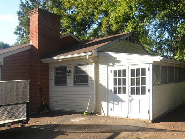 $900 / 3br - 1279ft2 - Complete remodeled home (Madison Heights, VA)63851968869249121