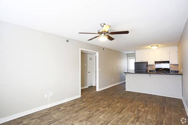 $1,452 / 3br - 960ft2 - A deal this good doesn't come around every day. 3 Bed, 2 Bath! (Concord)63925334897794123