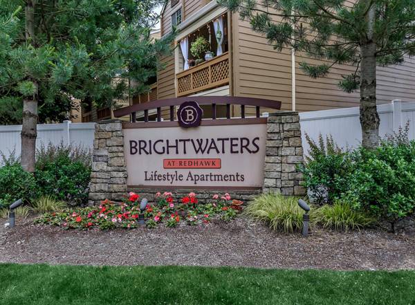 $1,895 / 2br - Business Center, Wood Burning Fireplace - 2 Bed Apt + in Unit WD Set (Tigard)63870108927745123