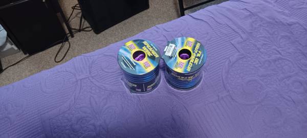 Scosche 12 gauge speaker wire. (18' a role, 2 roles) 1