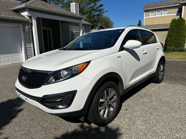 2016 Kia Sportage – SUV blanca – Excelente estado - $11,500 (Kirkland)63469775490307123