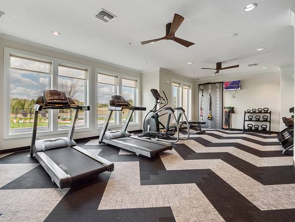 $1,249 / 1br - 702ft2 - Tot Lot, Dog Park, Come Look and Lease (Lady Lake)63899259405570123