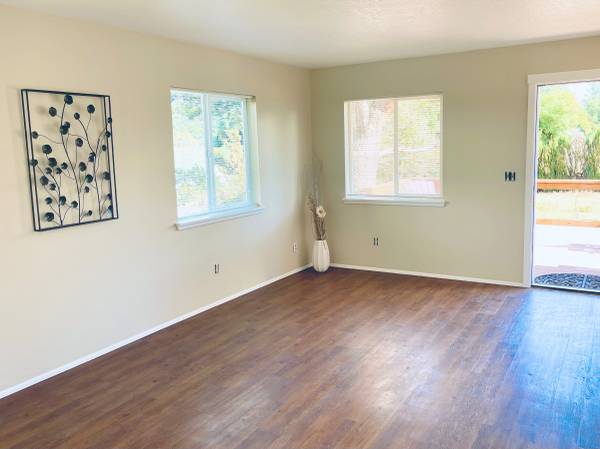 $1,445 / 1br - 415ft2 - Apartment in Farm Setting, Pasture / Barn (Oregon City / Beavercreek)63914737446915121