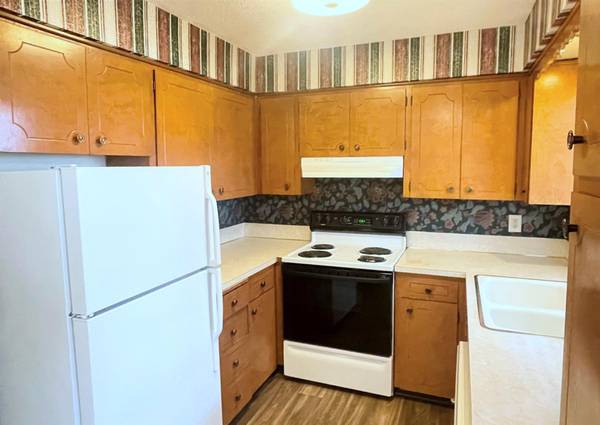 $1,410 / 2br - 2 Habitaciones + Plazas de Aparcamiento Cubiertas! ** Chimenea -- Cerca del Parque Minto-Brown Island (Salem Sur)63660412857731122