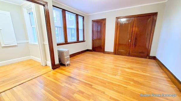 $2,300 ESTUDIO SUNNY Y ESPACIOSO A PASOS DE DAVIS SQUARE! ¡CALEFACCIÓN INCLUIDA! (Somerville - Davis Square)63828556958851120