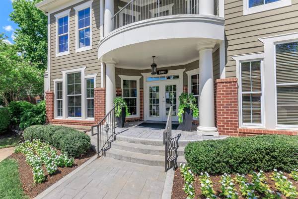 $2,250 / 2br - 1081ft2 - 2 BD, In Alexandria, Reserved Parking (5901 Coverdale Way, Alexandria, VA)64040027212162120